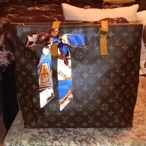 Louis Vuitton Monogram Cabas Mezzo Tote